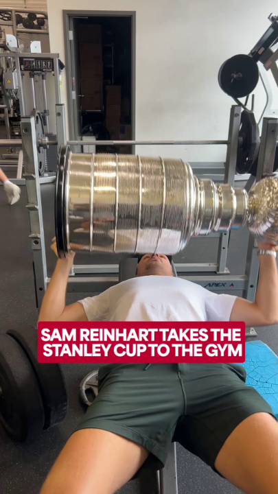 Now that's a flex. 💪 #StanleyCup (🎥: IG/level10fitnessinc)