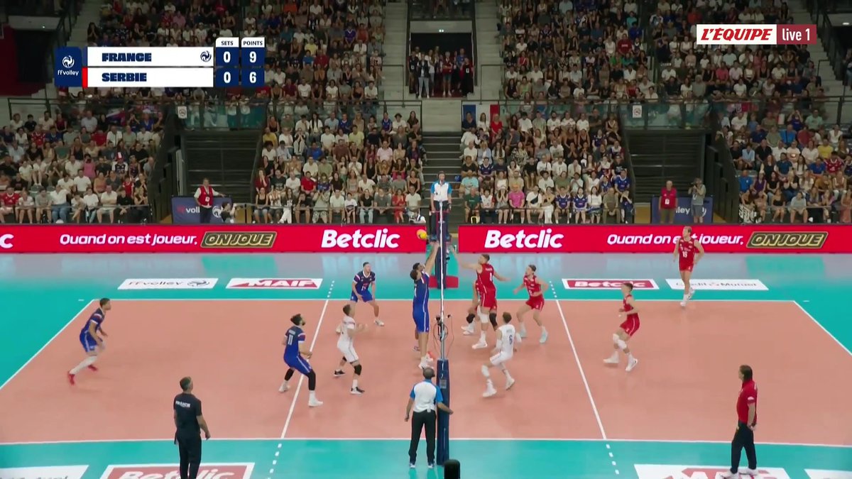 🇫🇷 QUEL POINT ! Le premier rally de la rencontre est remporté par la France Suivez la rencontre en direct sur L'Équipe live >