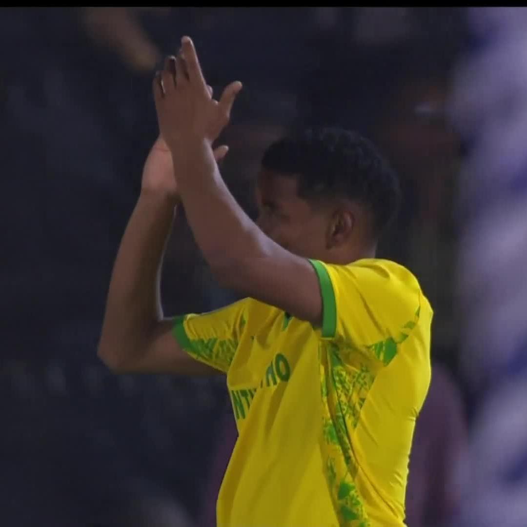 Sundowns find a way 👆🟡 Jayden Adams forces it in and the Champions lead 🙌 📺 Stream #BetwayPrem on DStv: