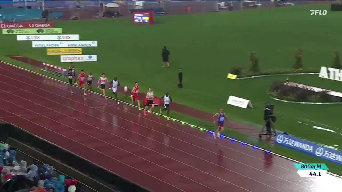 👀 Josh Hoey takes down the absolutely LODED field in the men's 800m, giving himself 8 more points, inching closer to a spot in the final. Hoey ran 1:42.82 in a downpour, Wanyonyi was second in 1:43.29, and Mohamed Attaoui was third in 1:43.38. #LausanneDL & #DiamondLeague coverage presented by Fleet Feet and Tracksmith