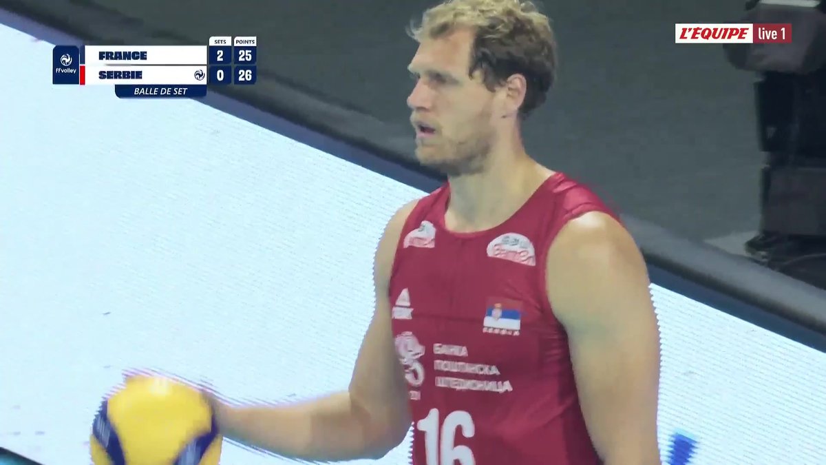 Les Serbes remportent la troisième manche. Ils sont désormais menés 2 sets à 1 Suivez la rencontre en direct sur L'Équipe live