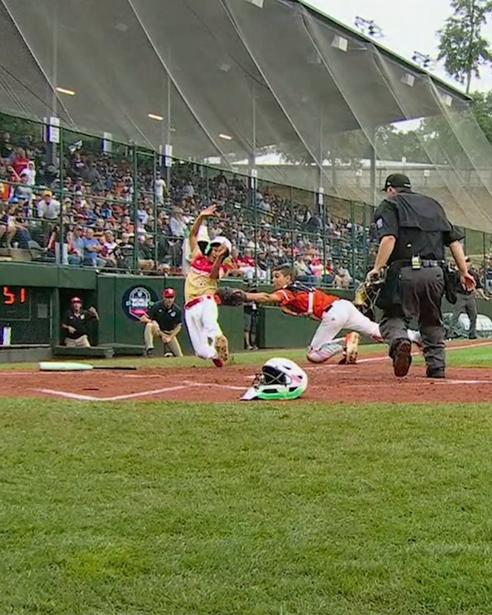 Unreal tag at the plate 😤
