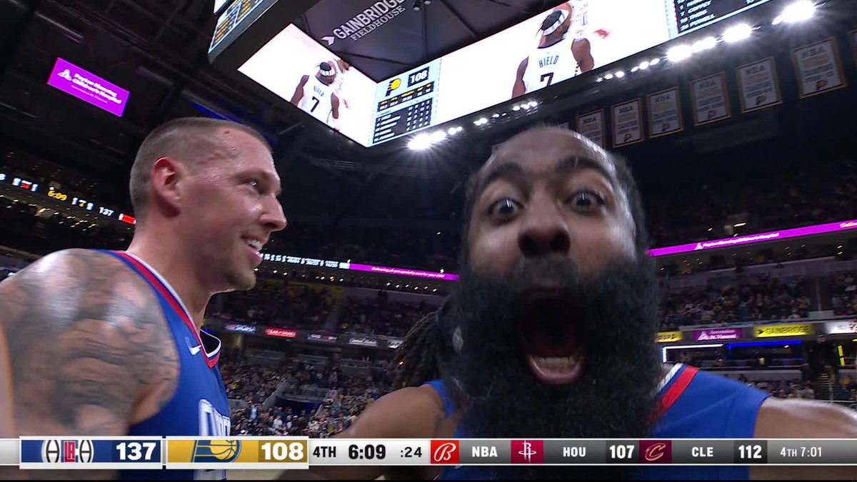 When Harden made four STRAIGHT 3s. Had the Clippers bench going crazy 😭