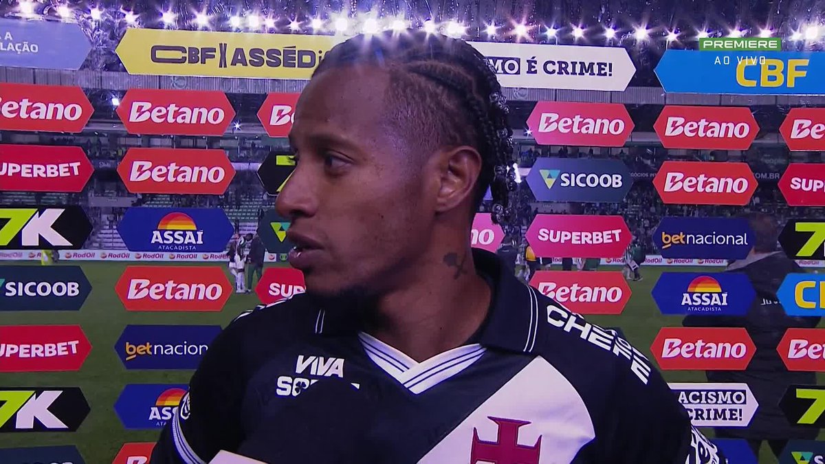 “Arbitragem muito duvidosa, não dava falta, o goleiro deles fez cera o jogo inteiro… Não estou falando que perdemos por isso, mas parece que contra a gente é tudo mais fácil.” 🎙️ Tchê Tchê, após Juventude 2x0 Vasco. 🎥 Premiere | ge