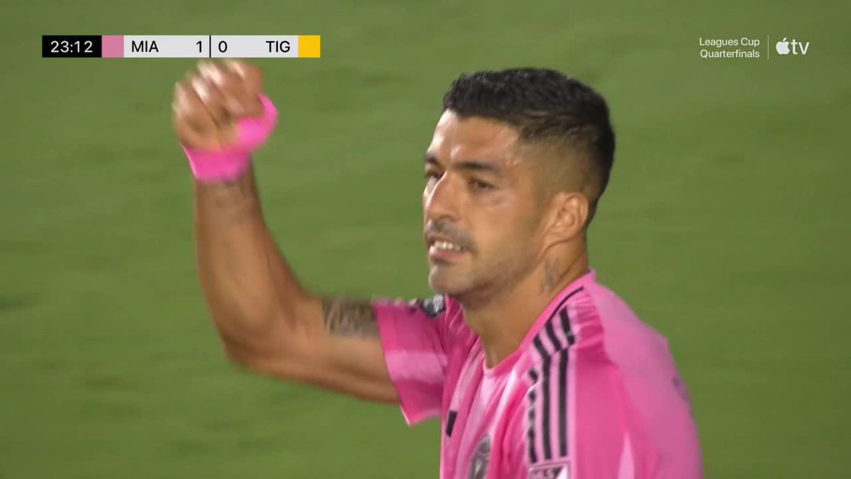 ABRIÓ EL MARCADOR: Luis Suárez abrió el pie, venció al Patón Guzmán y puso el 1-0 parcial de Inter Miami sobre Tigres por los cuartos de final de la #LeaguesCup. ¿Messi? sonriendo en la tribuna... 📹 Leagues Cup | #LeaguesCup2025 on Apple