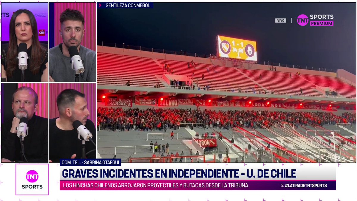 "VOLVIÓ LA HINCHADA DE LA U A LA POPULAR ALTA, ESTÁN ARMADOS" La información de Sabrina E. Otaegui desde el Libertadores de América. #LaTiraDeTNTSports