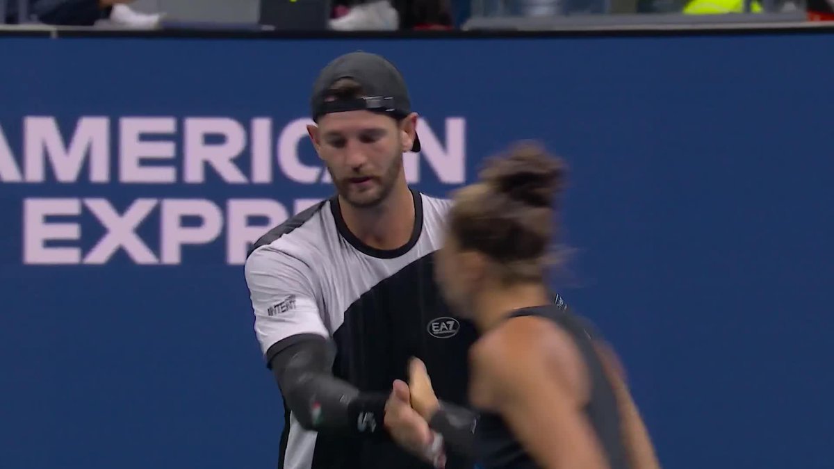 First set to Errani and Vavassori!