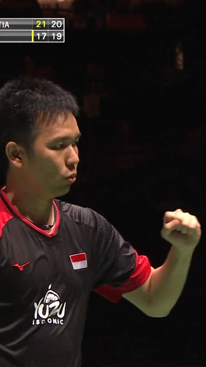 Soh Wooi Yik 🇲🇾 finds the gap, Hendra Setiawan 🇮🇩 style. 🔥 #BWFWorldChampionships #badminton Watch more 👉