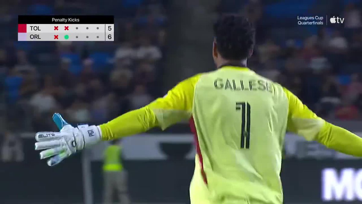 ATAJÓ Y SE HIZO CARGO DE CONVERTIR EL DE LA CLASIFICACIÓN: el arquero peruano Pedro Gallese fue el héroe del triunfo por penales de Orlando City ante Toluca en los cuartos de final de la #LeaguesCup. 📹 Leagues Cup | #LeaguesCup2025 on Apple