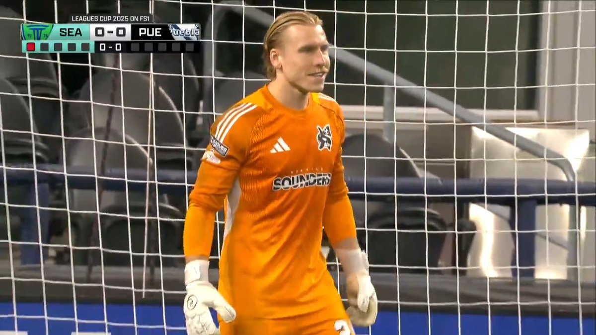 Talk about confidence from the Seattle keeper Andy Thomas 😤