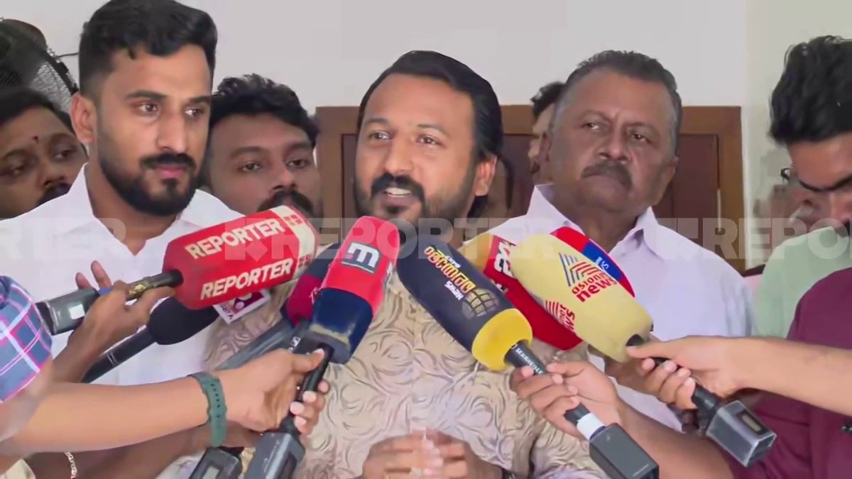 'ഹണി ഭാസ്കര് ഞാനുമായുള്ള ചാറ്റിന്റെ ബാക്കി ഭാഗമെന്താണ് പുറത്ത് വിടാത്തത്?, സംസാരിക്കുന്നത് കുറ്റകൃത്യമാണെങ്കില് അവരും ചെയ്തത് കുറ്റകൃത്യമല്ലേ? അവര്ക്ക് എന്നെ കുറിച്ച് ആക്ഷേപമുണ്ടെങ്കില് അവര് തെളിയിക്കട്ടെ'| Rahul Mamkoottathil #rahulmamkoottathil #youthcongress #congress #reporterlive