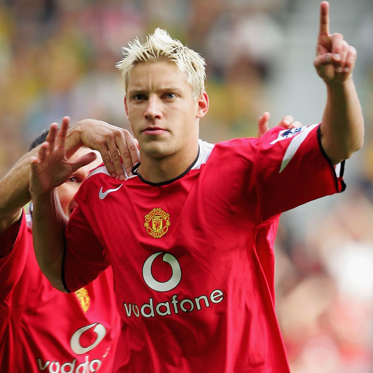 21 years ago today, Alan Smith scored a stunning winner as on his Old Trafford debut as #MUFC beat Norwich 2-1 👏