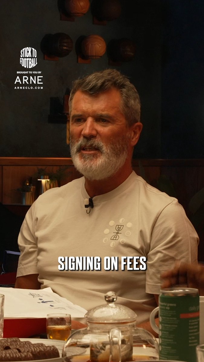 "You were underpaid!" 😳 Roy gives us a look at some of his old Man Utd contracts... 👀