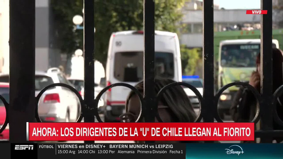 #AHORA - Dirigentes de la U. de Chile llegaron al hospital, donde se encuentro los hinchas heridos. 📺 #SportsCenter | #DisneyPlus Plan Premium