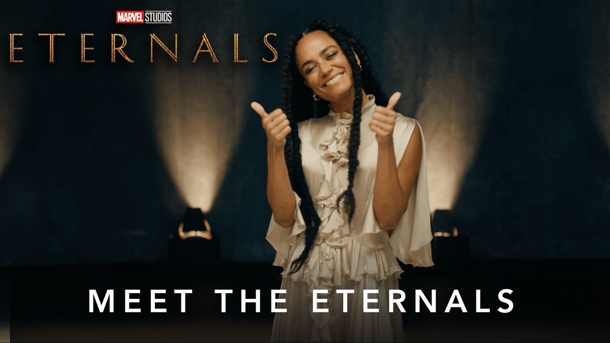 Lauren Ridloff, a Makkari de ETERNALS, criou o nome de cada um dos 10 personagens, da nave e dos celestiais Celestiais na linguagem de sinais americana. Tudo sobre Eternos é lindo e especial. Esse filme é incrível.