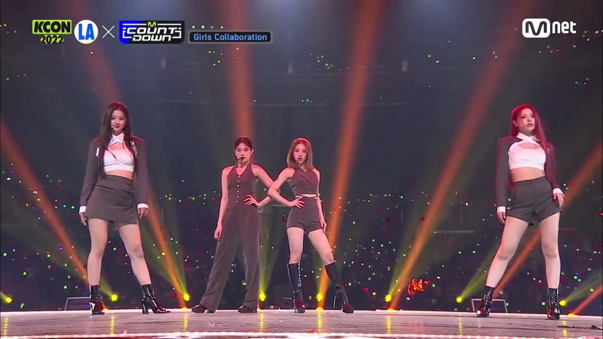 3 years ago today, Sullyoon and Kyujin with LOONA's Hyunjin and Heejin covered ‘Décalcomanie’ by MAMAMOO as a collab stage on KCON LA 2022