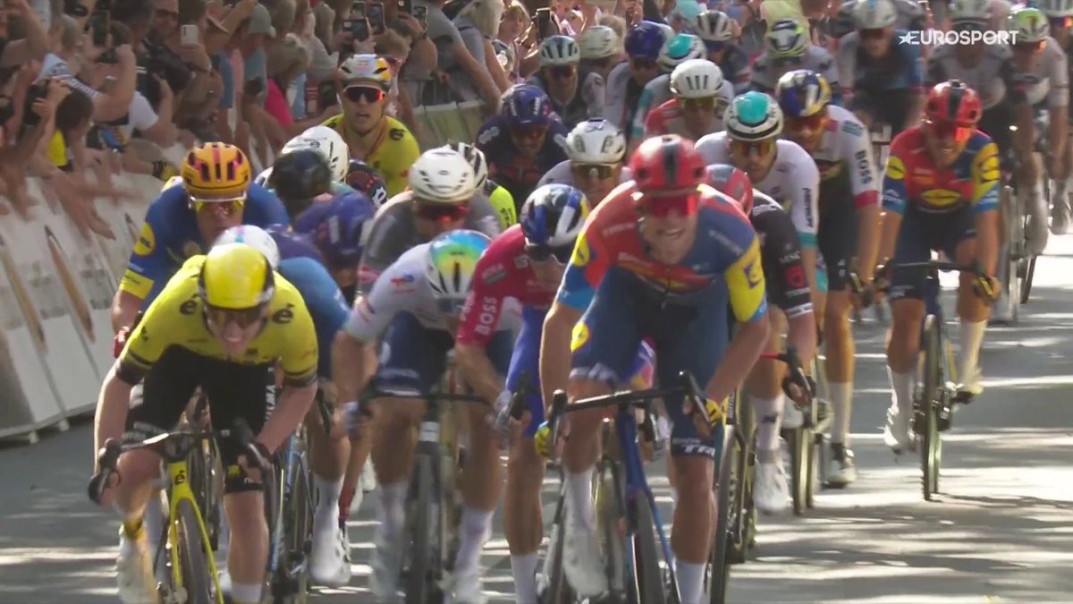 Matthew Brennan has really beaten Jonathan Milan in a flat sprint 🤯 #DeineTour