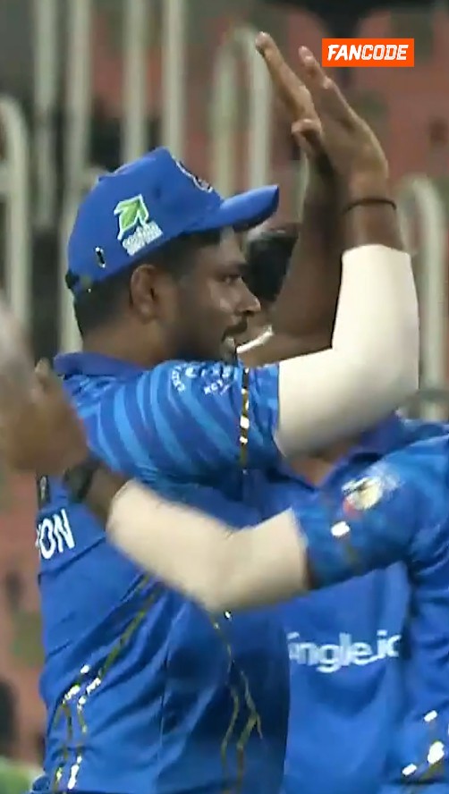 - Throw by Sanju Samson. - Collected by Saly Samson. BROTHERS ON SHOW AT KCL...!!! 🔥