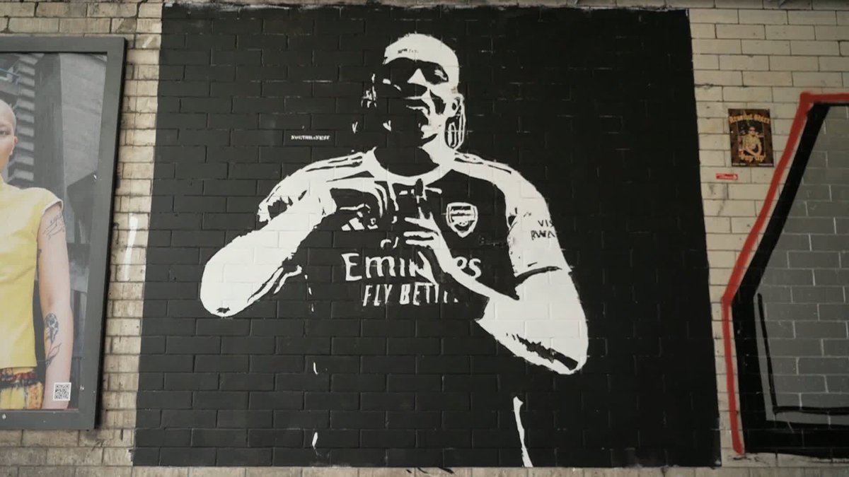 Arsenal fans have painted a mural of Eberechi Eze near the Emirates Stadium, who is set to join the club from Crystal Palace 👀