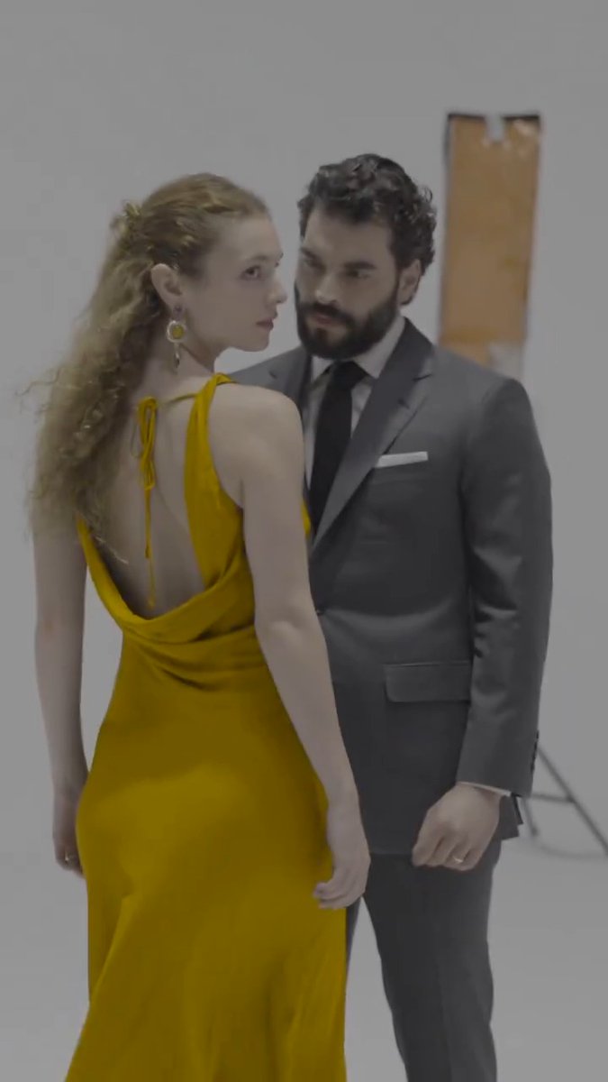 Çift afişimizin kamera arkası sizlerle! 📹 #TimHan AkinAkinozu #SerraArıtürk #Veliaht 11 Eylül Perşembe saat 20.00’de Show TV’de! 👑 Show TV FARO Gold Film