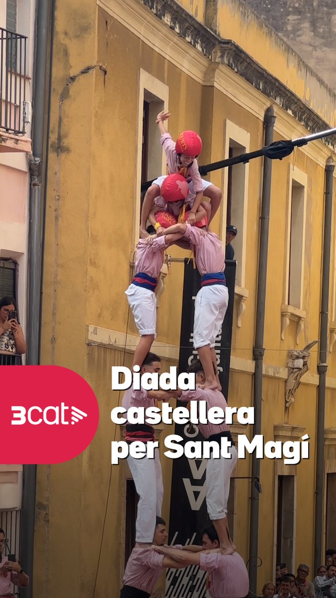 Els grans castells neixen d’una faixa ben ajustada, una colla unida, constància, dedicació… i una bona dosi de xalera! 💥🔝 #Estiu3Cat