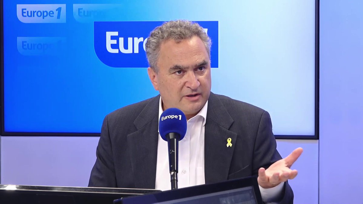 "Nous ne comprenons pas la politique du président (Macron) envers Israël, s'il voulait vraiment nous aider à terminer cette guerre, la pression devrait être faite contre le Hamas" déclare Joshua L. Zarka, ambassadeur d'Israël en France dans #Europe1Soir sur #Europe1