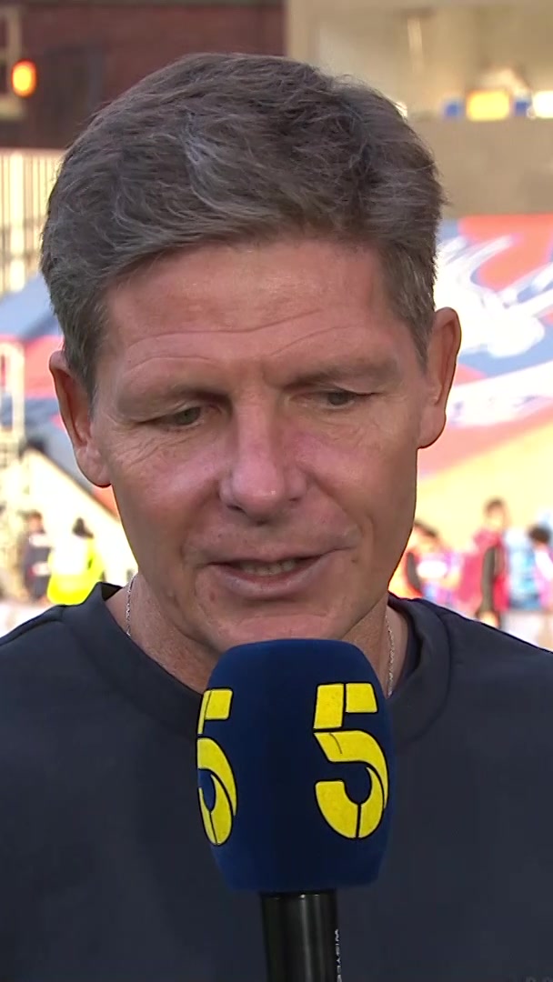 Oliver Glasner on Eze: “Honestly, I expected him to start today, but he called me this morning & said he doesn’t feel well to play. I have to accept it. Everything else, you have to ask the chairman!” 🤣 🎥 Channel 5 Sport