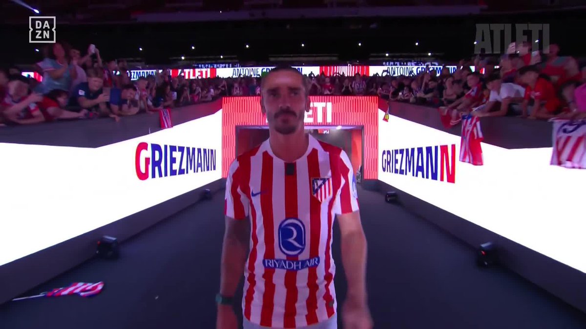 Tremenda ovación de la afición a Antoine Griezmann 😍❤️🤍