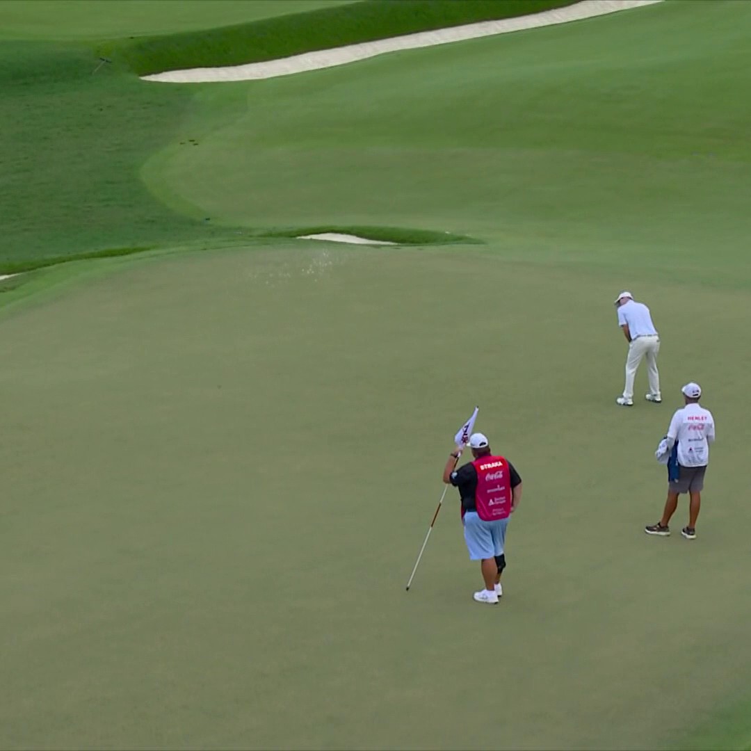 Let Russell Henley cook. 😤 34-foot birdie putt to reach 8-under on the day.
