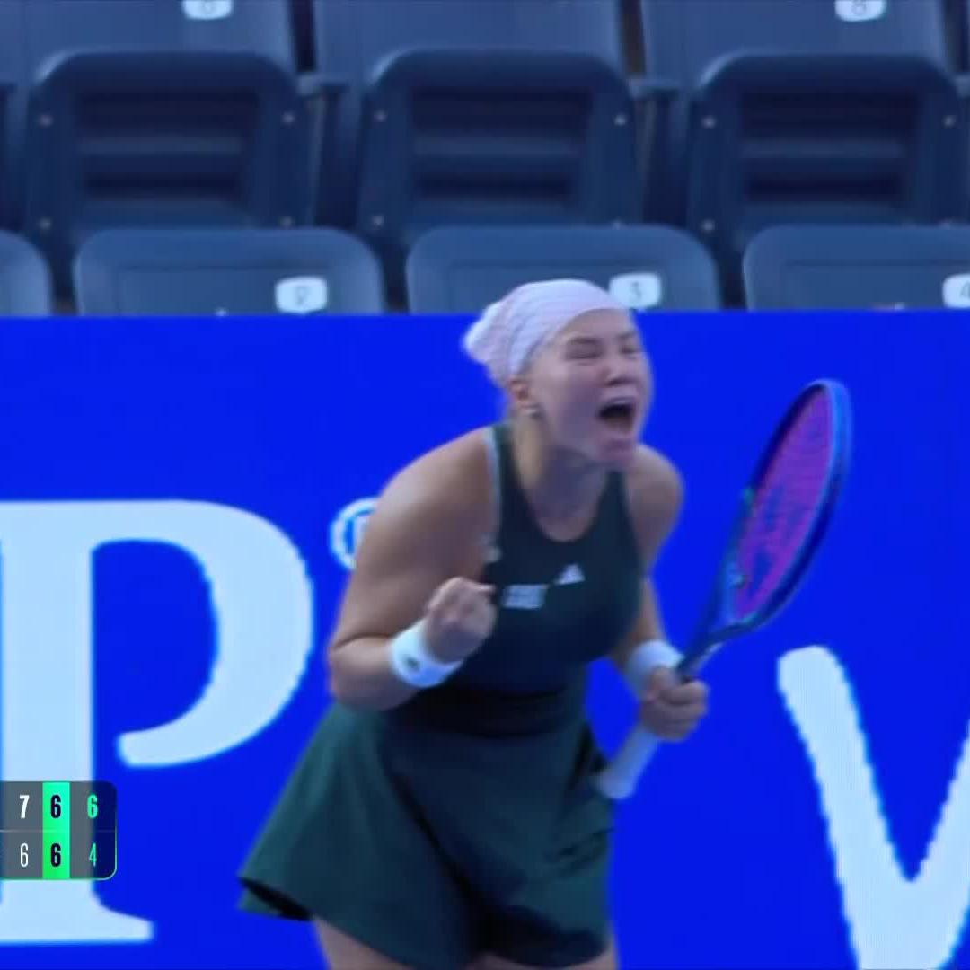 When there's a will, there's a way 😤 Diana Shnaider comes back from 5-1 down in the third set and survives FIVE match points along the way to defeat Mertens 3-6, 7-6(6), 7-6(4) and reach the final four in Monterrey. #AbiertoGNPSeguros