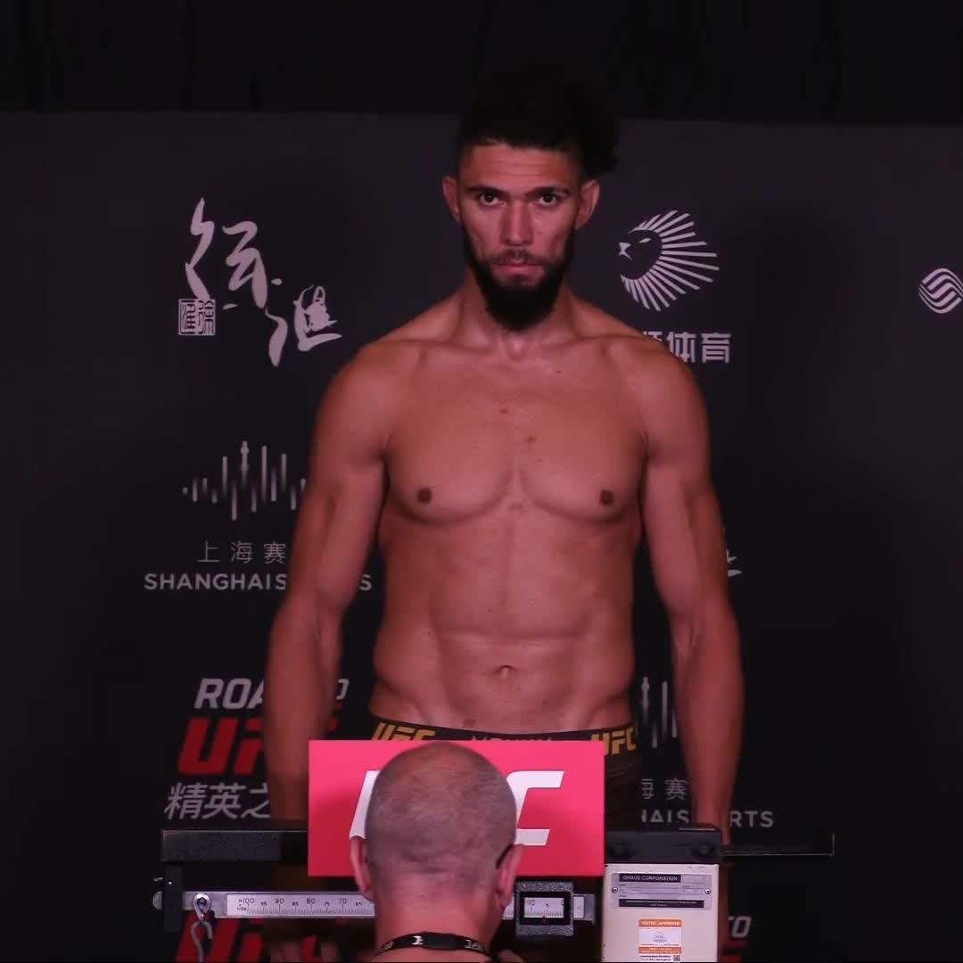 First to the scale 💪 Johnny Walker weighs in at 206 pounds ahead of Saturday's main event! #UFCShanghai