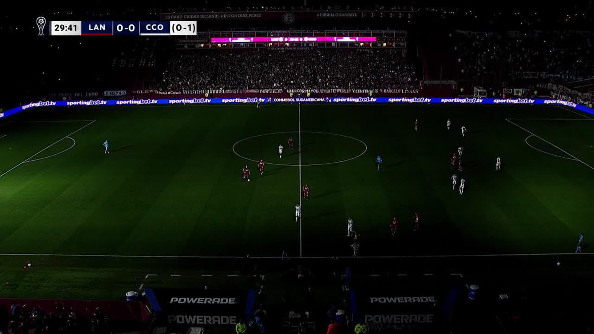 INSÓLITO: Lanús atacaba pero... ¡SE CORTÓ LA LUZ! A los 29 minutos del PT, La Fortaleza quedó a oscuras en el duelo entre el Granate y Central Córdoba por los octavos de final de la CONMEBOL #Sudamericana.