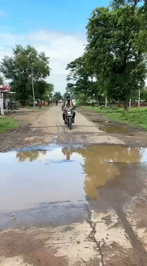 Salute to the youngsters who fixed potholes to save lives. 👏🫡 Shame on the Shameless, Corrupt Politicians &amp; Spineless Babus. Bloody parasites living off public money while doing nothing. 🤬