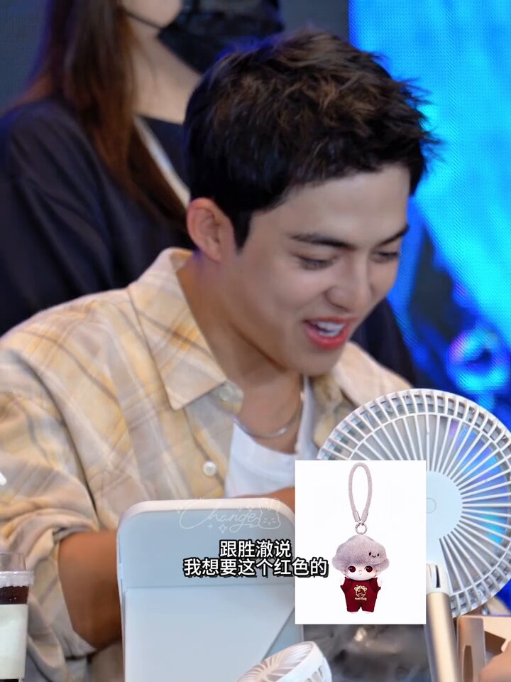 250821 YZY #SCOUPS #에스쿱스 scoups opened a blind box on the spot and got the doll op wanted!! doll: dimoo crush - cold brew black tea