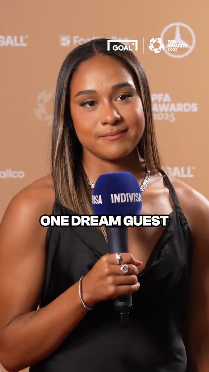 Footballers pick their dream dinner party guest 🍽️
