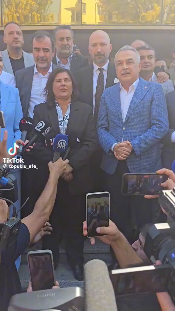 Kudurt LAN… Topuklu Efe Özlem Çerçioğlu Kudurtmaya Devam Ediyor…