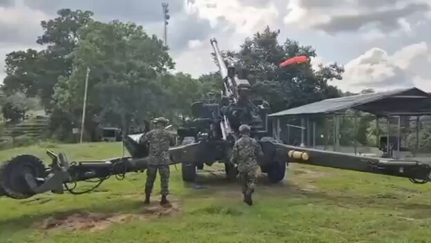 Desde ayer el grupo que fue capaz de derribar el helicóptero de la policía está bajo fuego de artillería.