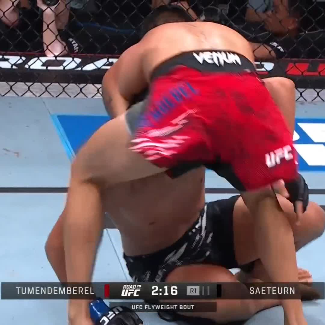 Dominant performance from Nyamjargal Tumendemberel 😮💨 He gets the first round submission victory! #RTU4