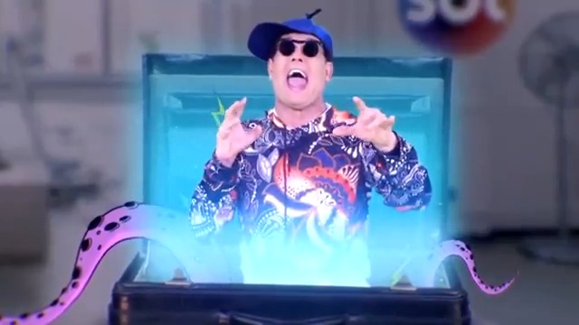AGORA: Primeira chamada da #PortaDosDesesperados com Sérgio Mallandro, que estreia nesta segunda-feira, dia 25, às 18h, no lugar de #Chaves. O que acharam? 🤔