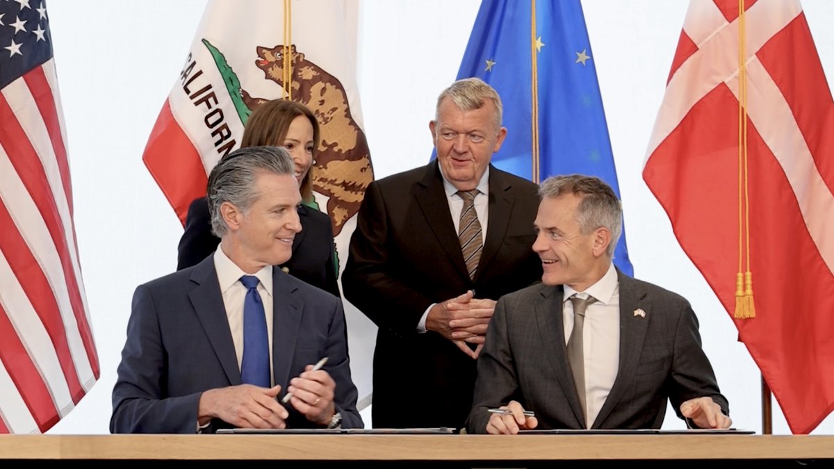 Proud to join Denmark Foreign Affairs Minister @LarsLoekke and Ambassador Jesper Møller Sørensen 🇩🇰 Sørensen to sign a new partnership between California and Denmark. Our message to the rest of the world is clear: California is a stable, reliable partner — no matter who's in the White House.