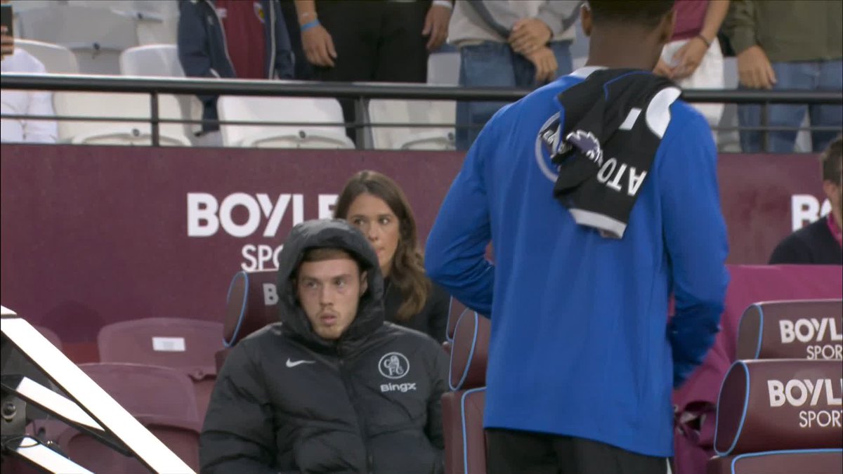 Cole Palmer is out of tonight's game due to an injury suffered in the warm-up, Estêvão replaces him for Chelsea.
