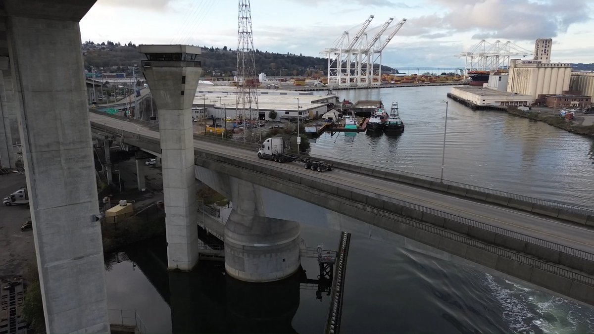 The Spokane St Swing Bridge (low bridge) will be closed this weekend, August 23 at 7 AM until August 24 at 10 PM, to all travelers. We will complete rehabilitation work on the bridge's turn cylinder that was installed in June. Details: