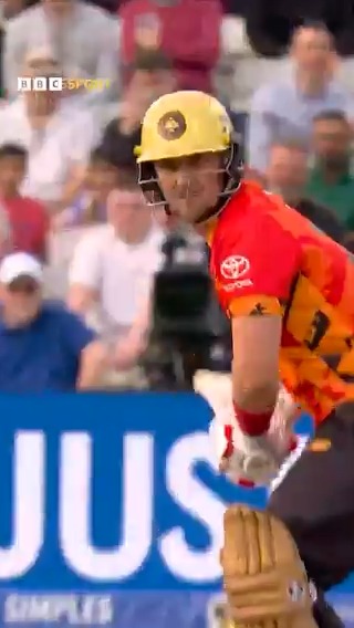 Delight to despair in two balls 😲 Liam Livingstone hits the roof with a HUGE SIX - then... #BBCCricket #TheHundred