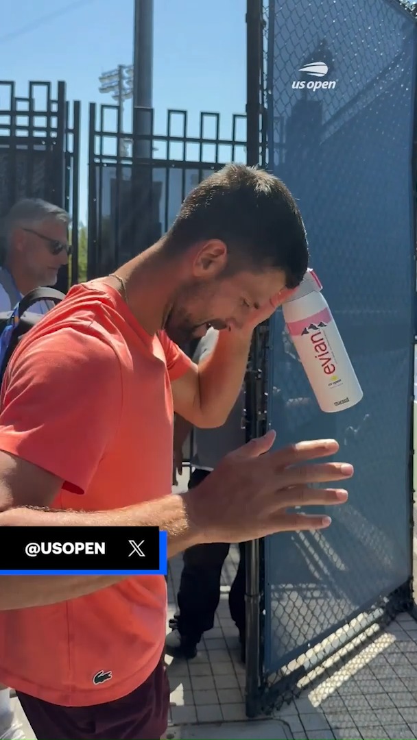 Alcaraz elige a Djokovic para que acepte el reto de bailar la Macarena 💃 Lo que viene después no tiene desperdicio 🤣🤣🤣