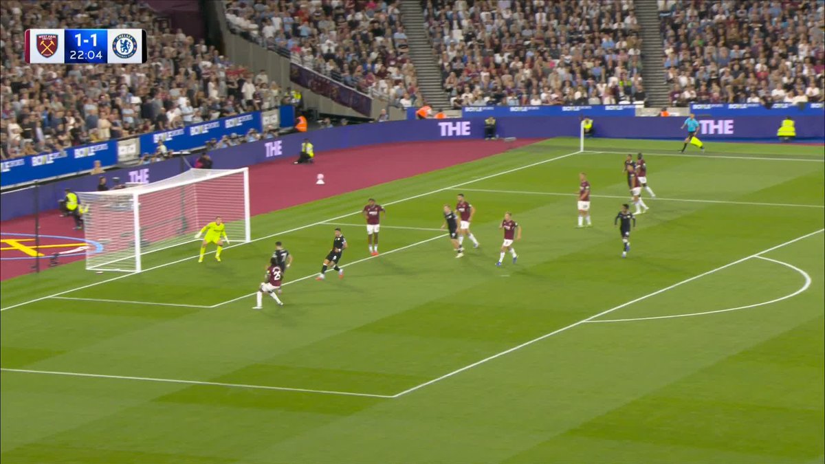 Chelsea have turned it around! Pedro Neto sneaks in at the back post! 🔵