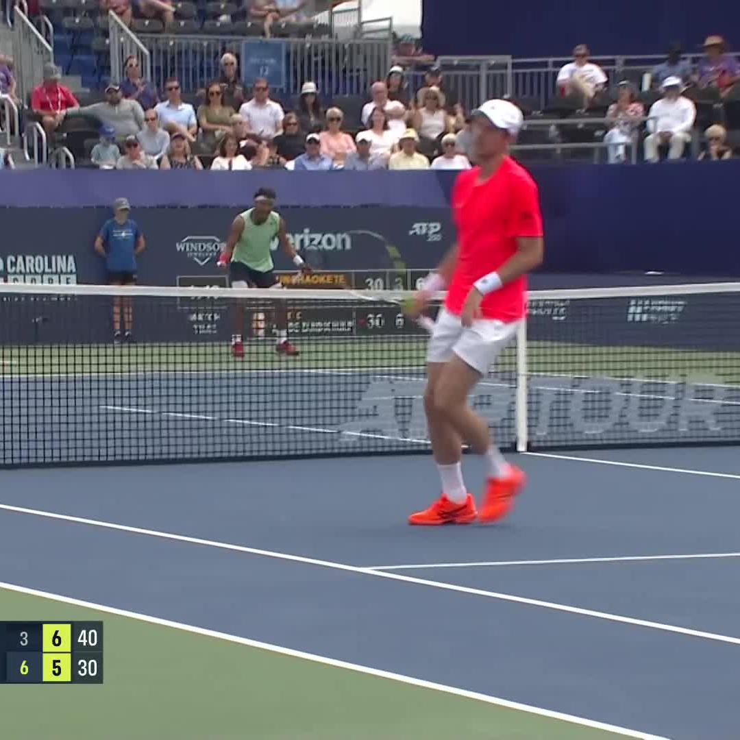 Backhand brilliance from Bu ⚡ We are headed to a deciding set in the last QF at the Winston-Salem Open!