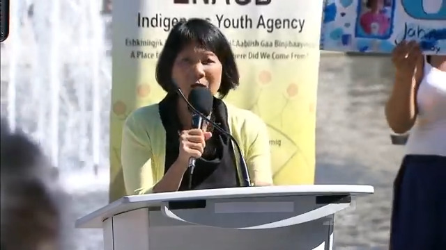 WATCH: Toronto Mayor @OliviaChow joined dozens calling for the federal govt to do something about rising criminal gun violence, specifically the flow of illegally smuggled guns into the GTA. "9/10 guns used to shoot, hurt, kill, are illegal guns from the U.S., My God! Stop Them!"