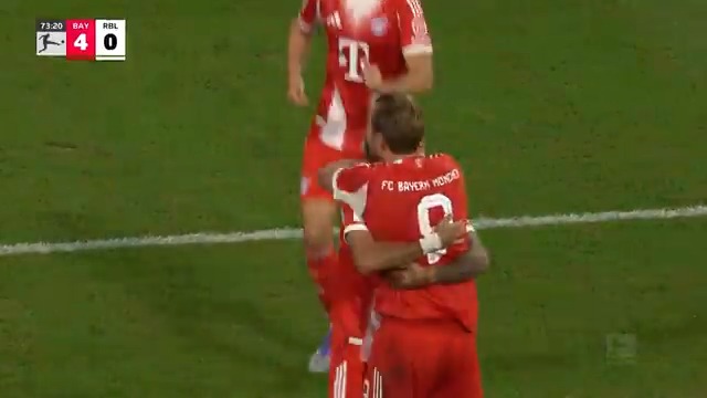 💥 Serge Gnabry'nin 2 asist yaptığı, Michael Olise'nin 2 gol attığı, Harry Kane'in hat-trick yaptığı ve Göztepe'den Leipzig'e transfer olan Romulo'nun süre aldığı maçta Bayern Münih, klasik Bayern Münih'liğini yaptı... Bayern Münih 6-0 Leipzig (Maç Özeti)