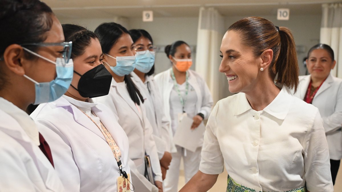 En La Montaña de Guerrero visitamos el Hospital General de Tlapa de Comonfort, que entró en funcionamiento en abril de este año con el sistema IMSS-Bienestar. El presidente López Obrador inició la construcción con recursos de la venta del avión presidencial. De los privilegios a los derechos.