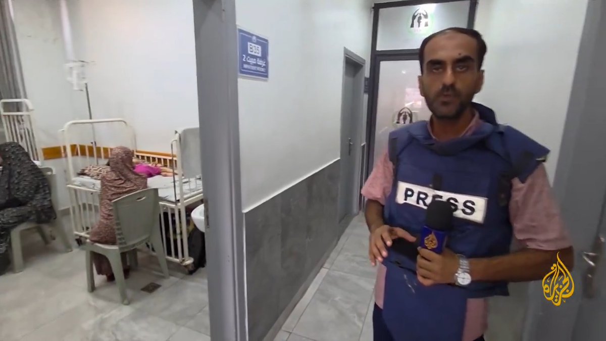 مراسل #الجزيرة يرصد الأوضاع داخل قسم سوء التغذية بمستشفى أصدقاء المريض في مدينة غزة، تزامنا مع تفشي المجاعة إثر منع الاحتلال الإسرائيلي وصول المساعدات الإنسانية بالطرق الآمنة للسكان | تقرير: شادي أبو شامية #حرب_غزة #الأخبار